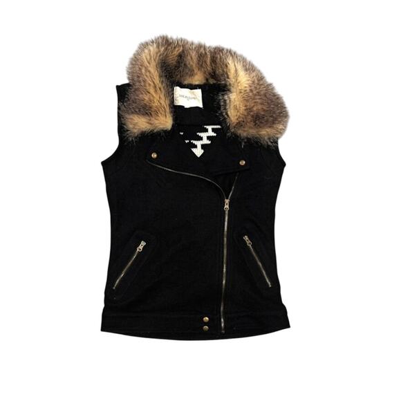 ★ Thread & Supply Aztec Pattern Black Faux Fur Trimmed Sleeveless Vest ★ - Picture 1 of 6
